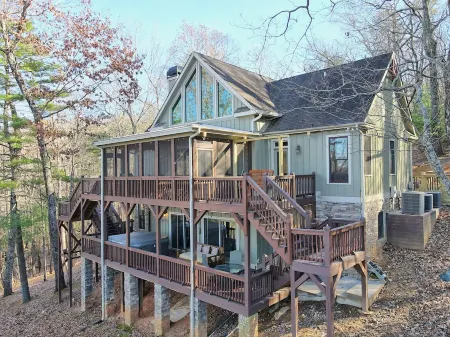 Home Away from Home to Escape & Unwind! 2 Master on Main. HotTub Game Rm