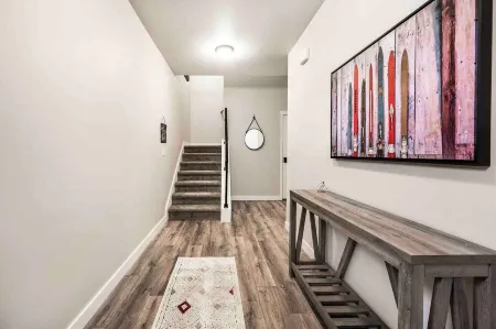 Adventure Awaits w/Private Hot Tub Отели в г. Хайдеаут