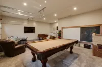 2 Acre Home- Pond View with Hot-Tub - Sleeps 16