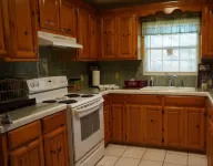 Texas themed cabin with a Shared fishing pier Not waterfront