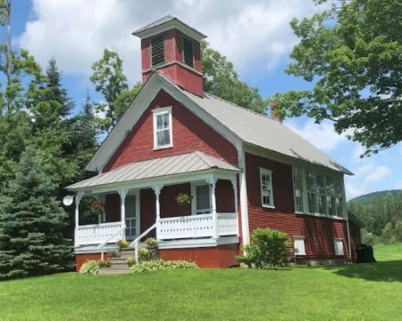 Ann’s Schoolhouse Hotels in Orleans County