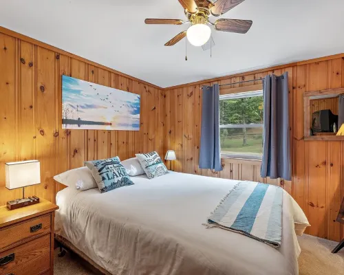 Beautiful Lake House on Belleau 100 ft of Waterfront! Kayaks, Jacuzzi 3100 sqft! Hotels in Wakefield