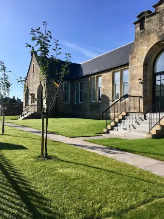 By Loch Leven Heritage Trail. Easy drive to Edinburgh, St. Andrews & Fife. Отели рядом с достопримечательностью «Portmoak Moss»