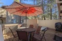 Carefree Cabin · Family/Pets/AC/Hot tub/Fireplace/SHARC/Village