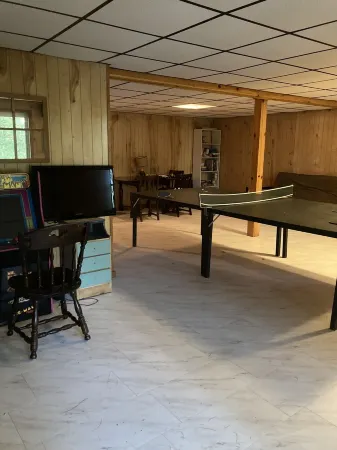 Family & pet friendly lakeside home with game room, close to park & pools