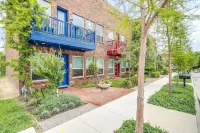 Luxury Downtown Fort Worth Villa, Walk to Everything Hotels near Renaissance Square