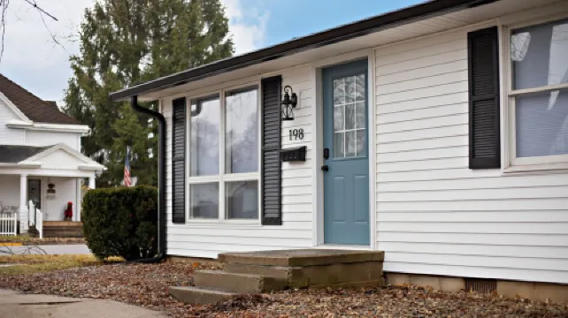 Charming small town experience in Hagerstown, Indiana, self check-in, sleeps 5+