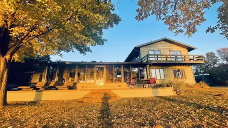 Limited summer dates Lakefront sandy beach, sunroom, sauna, game room, kayaks!