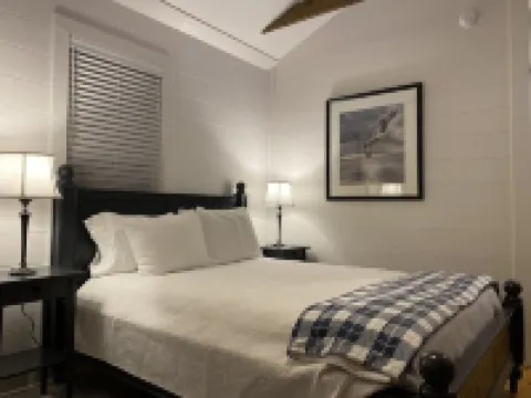 Charming & Quaint - Fully Restored Historic Cottage at Camellia Cottages