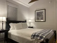 Charming & Quaint - Fully Restored Historic Cottage at Camellia Cottages