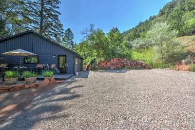 Modern Mountainside Home w/ Large Deck, Near Downtown & Skiing Hotels in 
