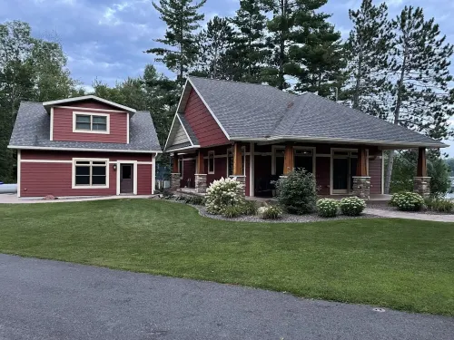 Modern Lake House with Stunning Views فنادق في Taylor County