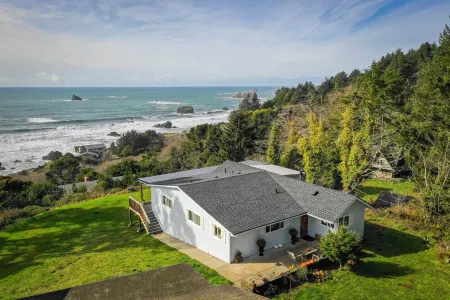 Beautiful Ocean View Home on the Majestic Oregon Coast