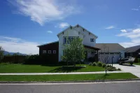 Bozeman Basecamp - Full House - Backyard - Hot Tub