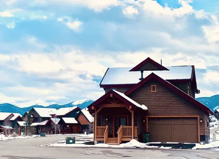 5-Star Mountain Home. Sauna, Gameroom, Mnt Views, Fireplace. Ski Winter Park.