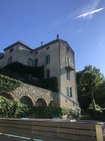 Rustic simplicity, comfort, sublime views and spectacular pool!