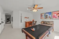 Keller’s Crown Jewel - 5Br Retreat w/ Hot Tub & Pool Table