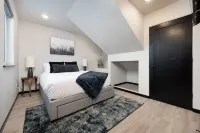 Spacious & Industrial Condo - Perfect for the Whole Gang! Dogs Ok & Great Rates!