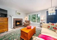 Cape Classic, Near Bay Beaches & Shopping Center