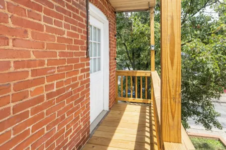 Pet-friendly, heart of downtown