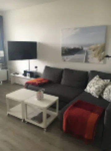 Apartment with lake views right at the Pearl Bay!