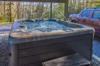 Forest Lane - Roomy Mt Snow 5 Bedroom Home with Hot Tub!