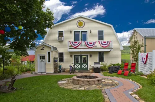 Lakeside Carriage House at Leaser Lake B and B -- cozy, comfortable, country Hotels in Lynn Township