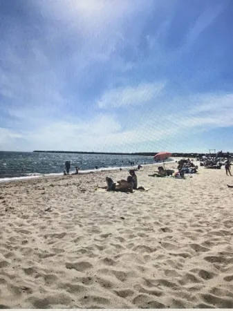 Charming classic Cape Cod home in Centerville village. 1mile to Craigville beach Отели в г. Барнстейбл