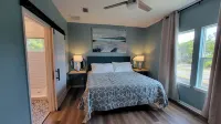 New modern home, 3 minute walk to the beach, on bike trail, full RV hookup