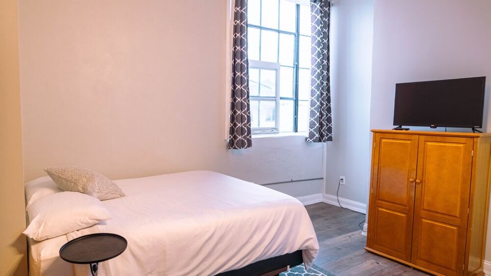 Downtown Lafayette Queen Suite