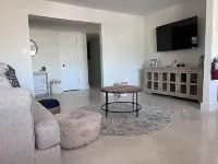 Pool house, close to the beach!