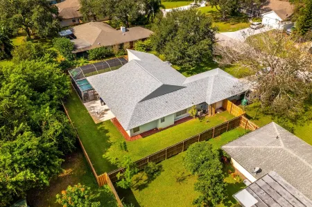 Poolside Golf Paradise: 2 King Bdrms: Beaches 15 Min: Game Room: Tee, Sun & Fun