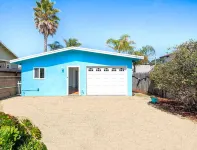 Short walk to beach, 4 br, 2 bath, private house! Across street from park & pond