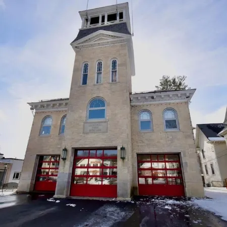 Gateway to the Berkshires - Renovated downtown apartment