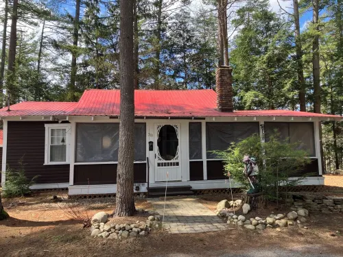 Memory Maker Cabin w private lakeside dock - 10 miles from Lake George