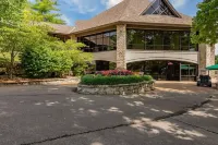 Perfect Family friendly Branson Getaway! Pool, Golf, awesome amenities!