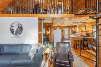 Cozy Cabin by the Creek - 7 Miles from Acadia National Park!