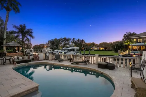 Waterfront 5 Bed/5Bath Home-Pool, Dock, Las Olas