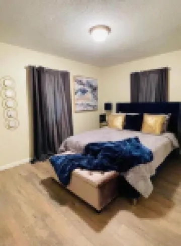 Family-sized house with plenty of space with game room & covered patio