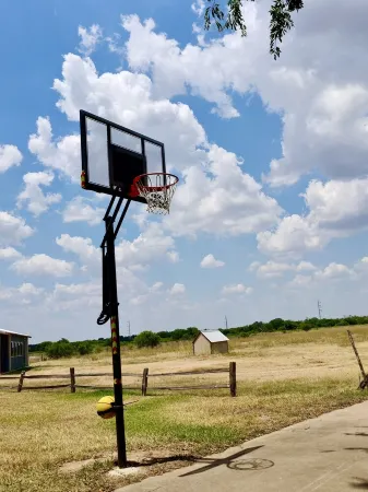 Waterfront Luxury Home on 5 Acres. Sleeps 22. Beds: 5 king, 4 queen, 4 twin XL