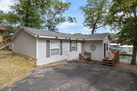 3 Bed, 2 Bath House located in Performance Boat Center's Cove, Mile Marker 21