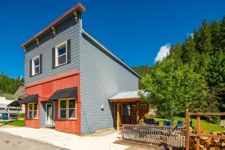 MULLAN HUNTER - SKI BIKE ATV - PETS -  THE CLOSEST TO LOOKOUT PASS HIAWATHA!! Отели в г. Маллан