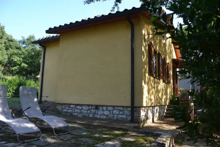 Single-family house for exclusive use, quiet and not isolated area between Umbria and Tuscany