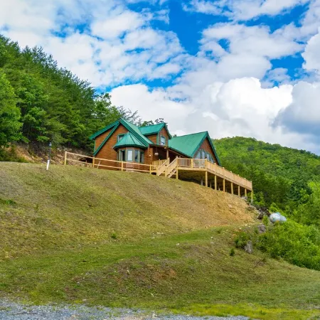 Beautiful Mountain View log cabin