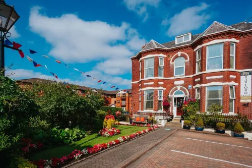 Barford House - Front Self-Catering Apartment Southport