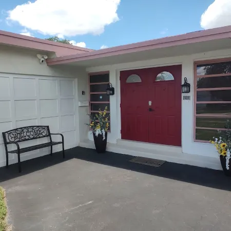 New! Lush Villa w/ Pool and King Bed Sleeps 10..