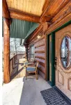 Luxurious Cozy Log Cabin in the Woods, Private getaway at the lake!