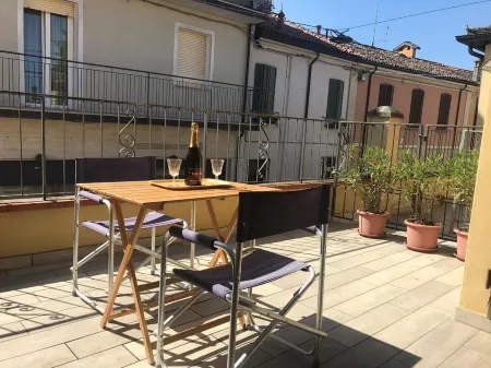 Via di Roma 4, house in the center with terrace Отели рядом с достопримечательностью «Piazza del Popolo»