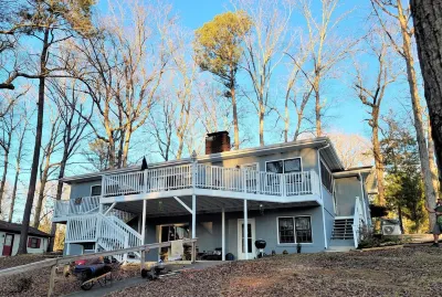 Tillery/Badin Lake Retreat!  Lake life minutes from golf, hiking, & mt biking
