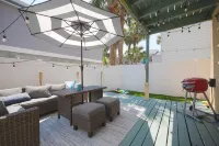 Location! Location! Location! BEACH, Shopping, Park, All 3 min walk! Super Clean - Jacuzzi